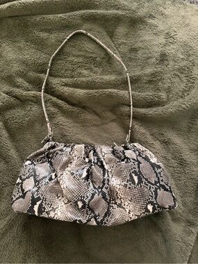 Shoulder Bag in Python print , new without tag !